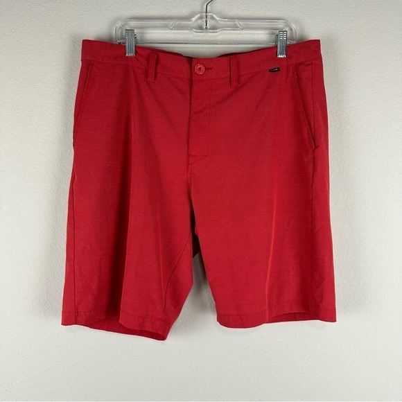 Travis Mathew Red Flat Front Shorts Size 36 - Picture 1 of 6